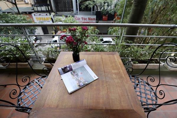 Appealing apartment on Linh Lang Street, Ba Dinh Dist, lovely balcony