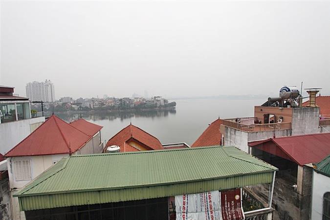 lake view top floor 1 bedroom apartment for rent in xuan dieu st 006 97129