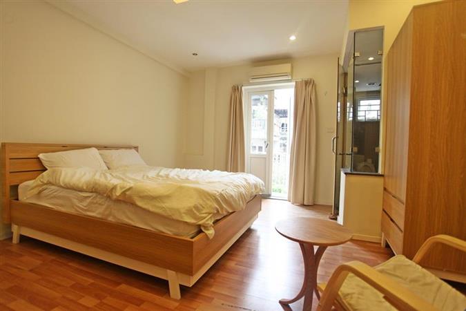 large and light apartment in trich sai 18 17763