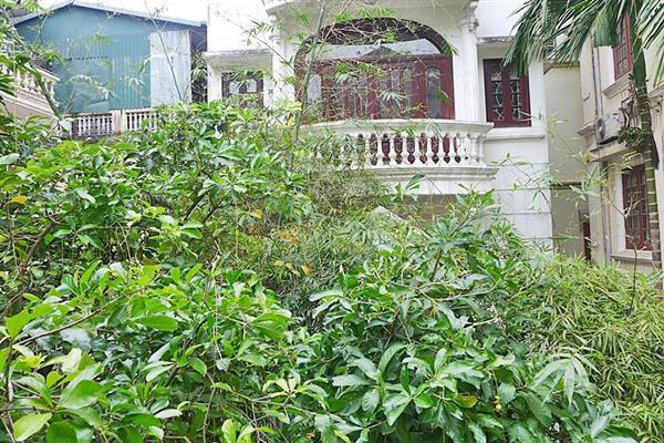 3 bedroom villas with beautiful garden for rent in Tay Ho dist.