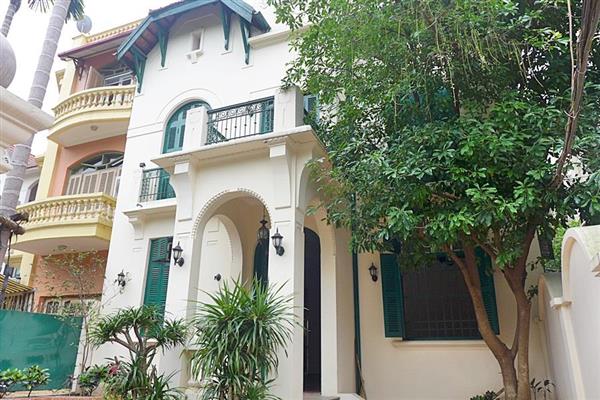 3 bedroom villas with beautiful garden for rent in Tay Ho dist.