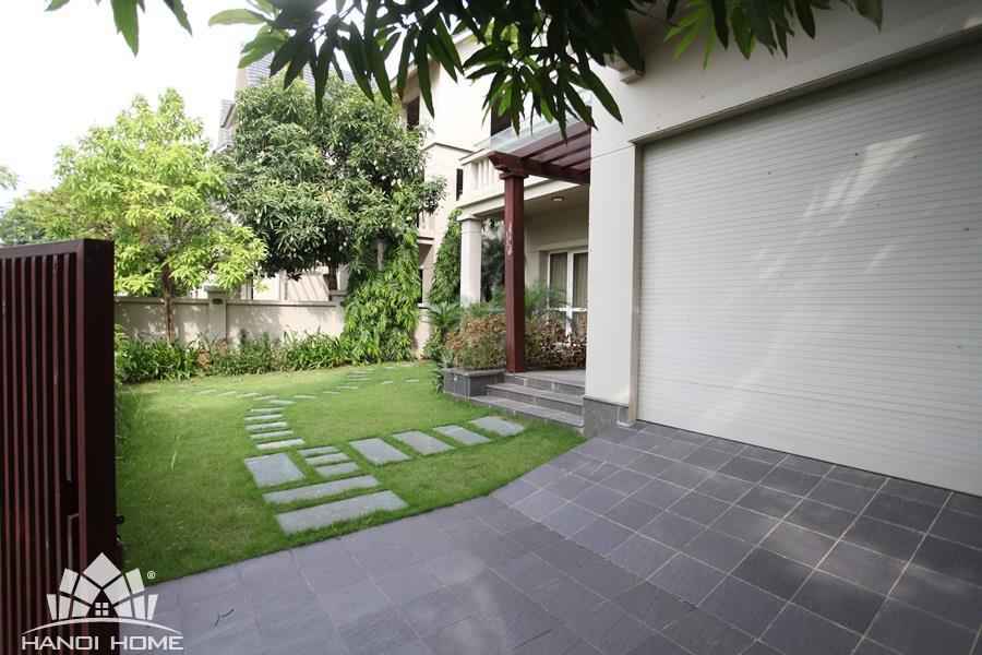 beautiful villa with big yard in sai son quoc oai district 3 04747