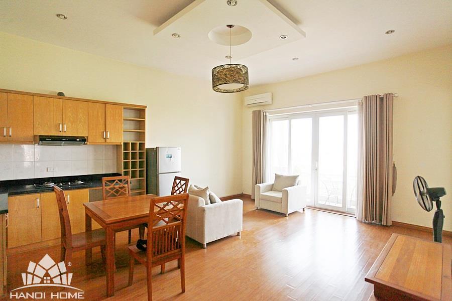 garden and street view 2 bedroom apartment for rent in xuan dieu tay ho 2 06987