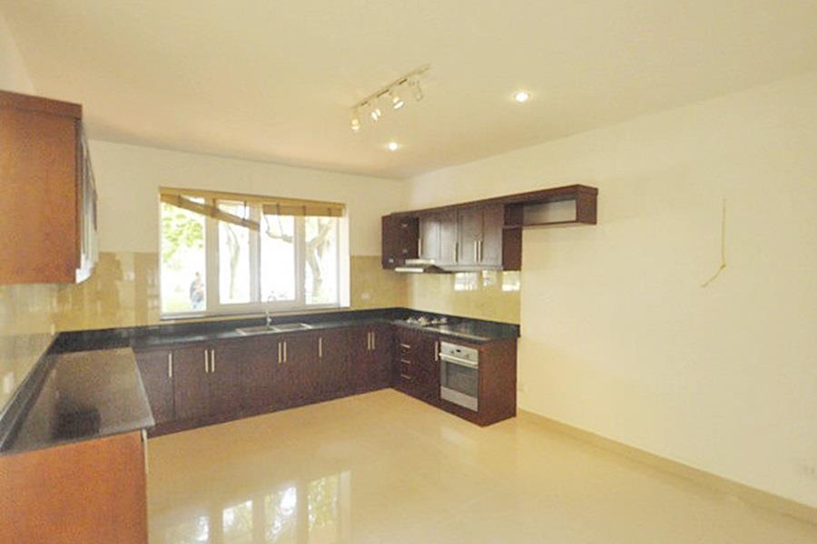 gorgeous 4 bedroom villa for rent in tay ho facing to the lake 12 76362