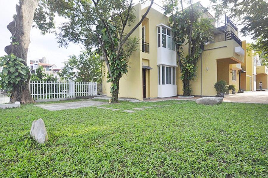 gorgeous 4 bedroom villa for rent in tay ho facing to the lake 3 06882