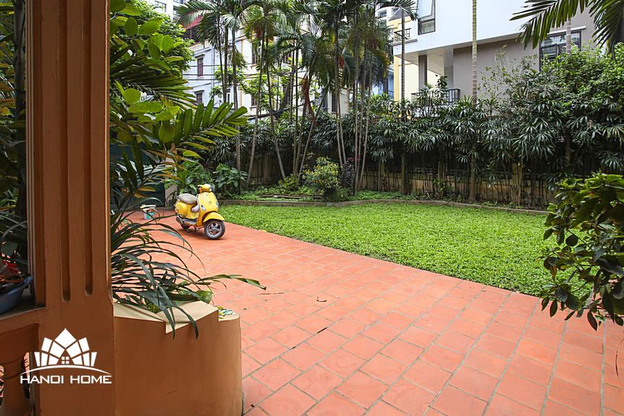 Oasis style villa 4 bedrooms for rent in Tay Ho Dist, garden yard and balcony & terrace