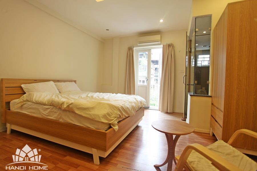 large and light apartment in trich sai 18 17763