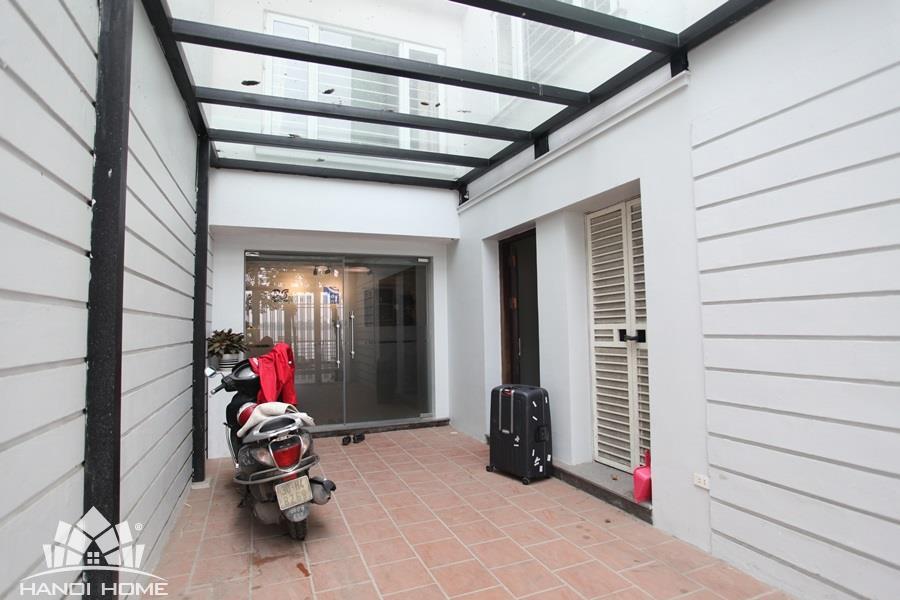 large and light apartment in trich sai 2 40977